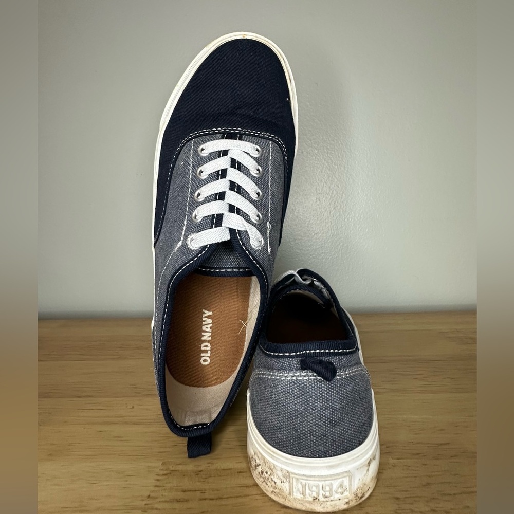 Old Navy Casual Slip On Canvas Shoe Navy Gray Boys 4 Faux White Laces